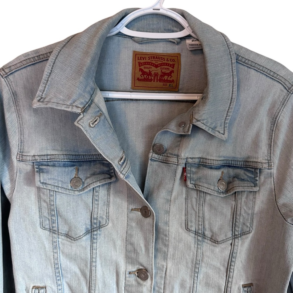 Levi’s Light Wash Trucker Jean Jacket Sz XL
